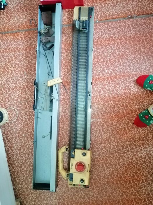Продам вязальную машинку НЕВА-5