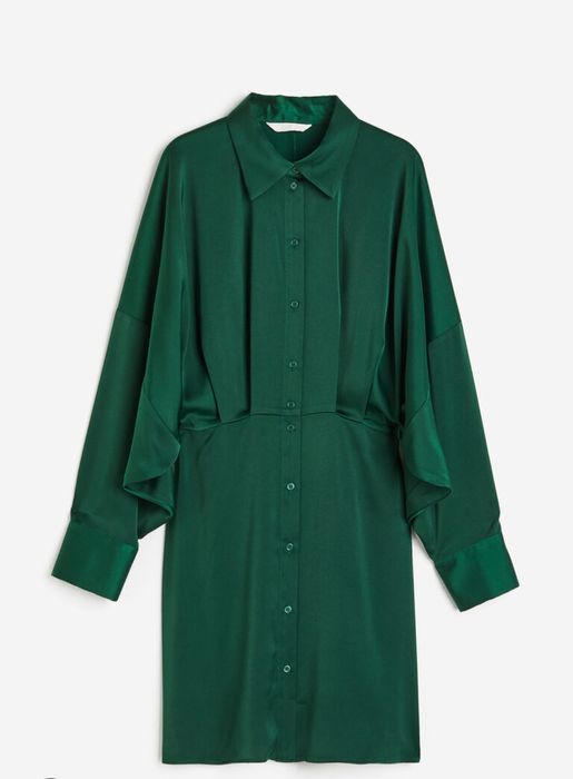 Зелена сатенена рокля