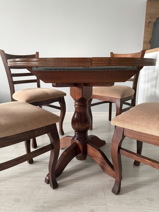 Маса със столове