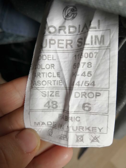 Продам костюмы тройки