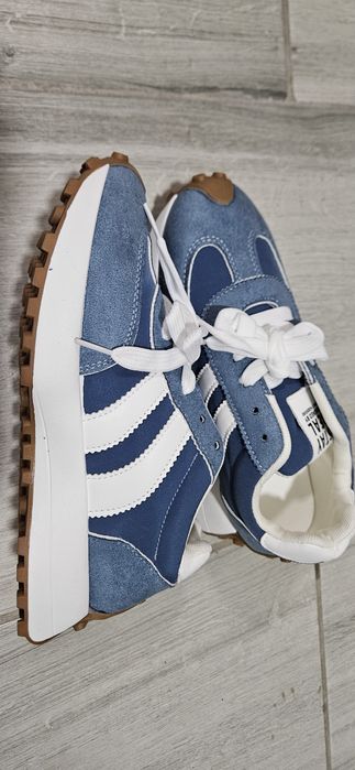 Adidasi dama 35 Nou