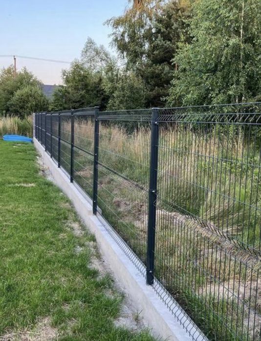 Garduri si porti din plasa bordurata