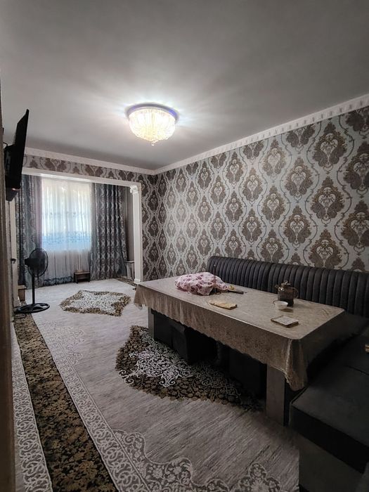 М.улугбек тумани  Ялонгоч дахаси 3/1/4  сотилади