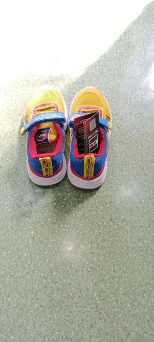 Детские кроссовки