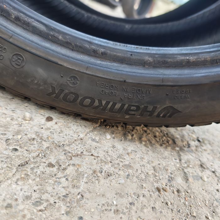 Anvelope 245/40R19 marca Hankook, DOT 2022,M+S,5.5 mm