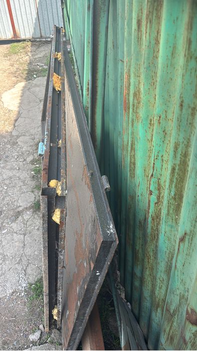 Входная дверь жел