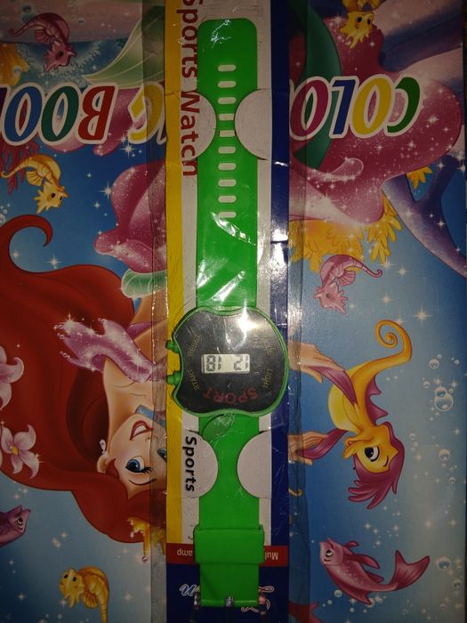 Распродажа! Новый.  Часы детские