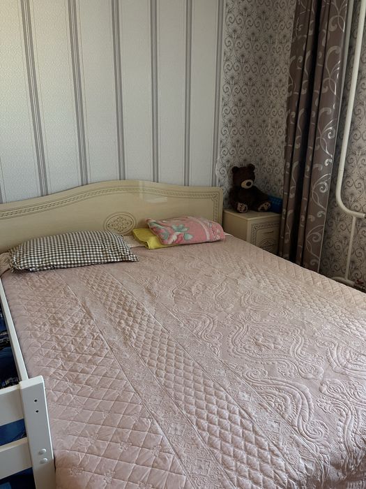 Продам спальный гарнитур