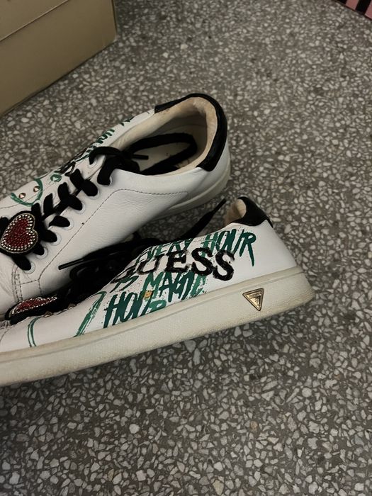 Маратонки Guess.