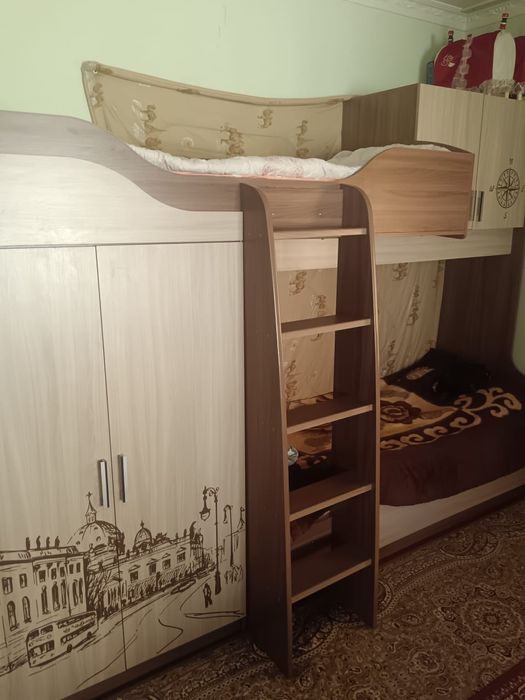 Двухъярусная кровать