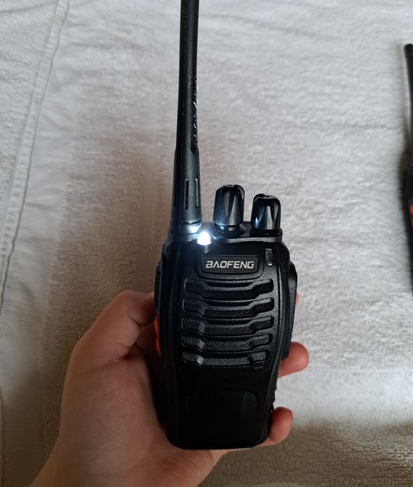 Радийна станция от 8 части ( уоки токи)