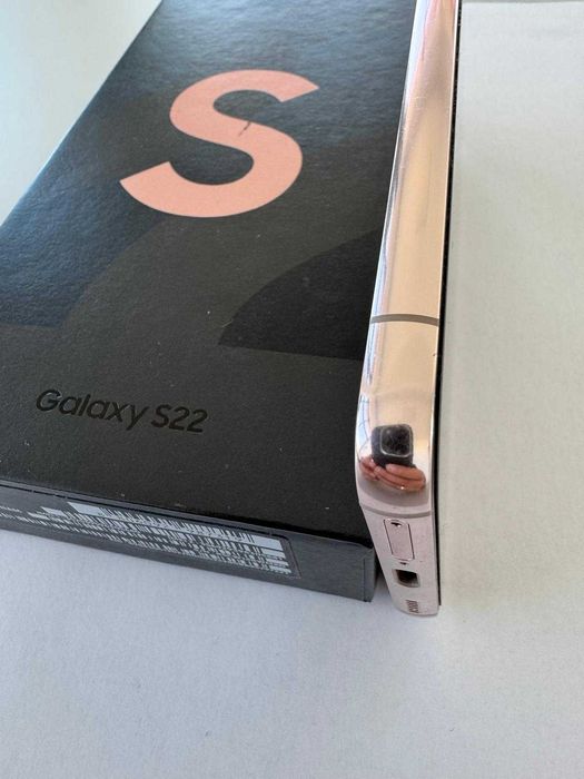 Vând Samsung Galaxy S22 5G, 128Gb, Dual SIM, culoare Pink Gold