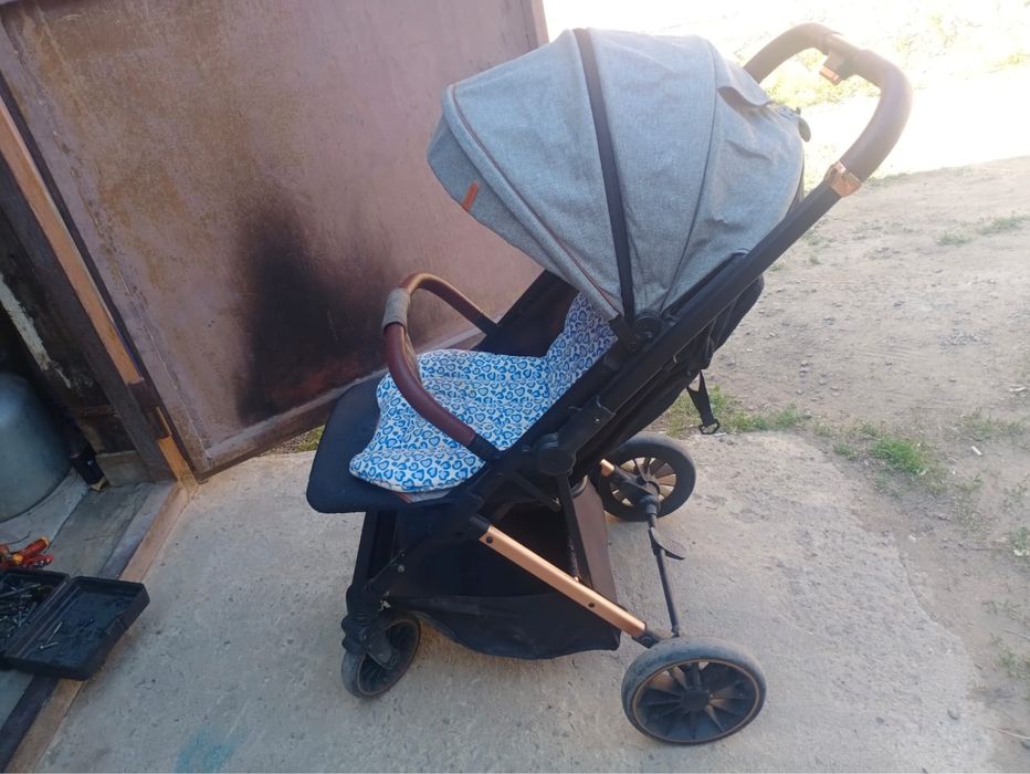Продаю коляску хорошего качество. Покупали за 45. Продам за 10