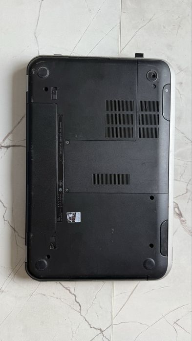 dell inspiron 5520.