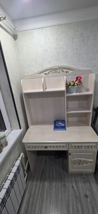 Стол сотилади яхши холатда