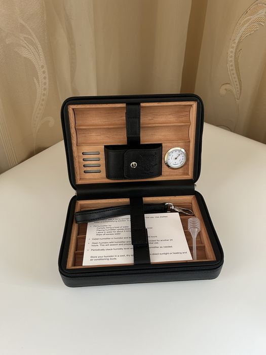 Преносим хумидор от естествена кожа за 6 пури – черен/кафяв