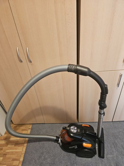 Aspirator fără sac Compact Power Cyclonic RO3753EA