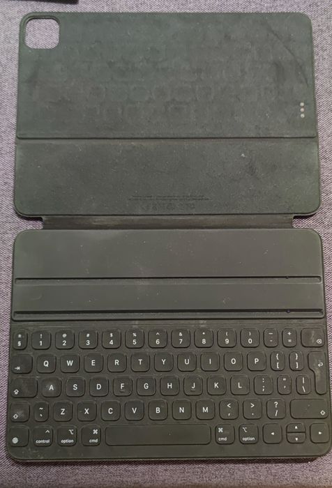 Продавам Apple Smart Keyboard Folio за iPad Pro 11"