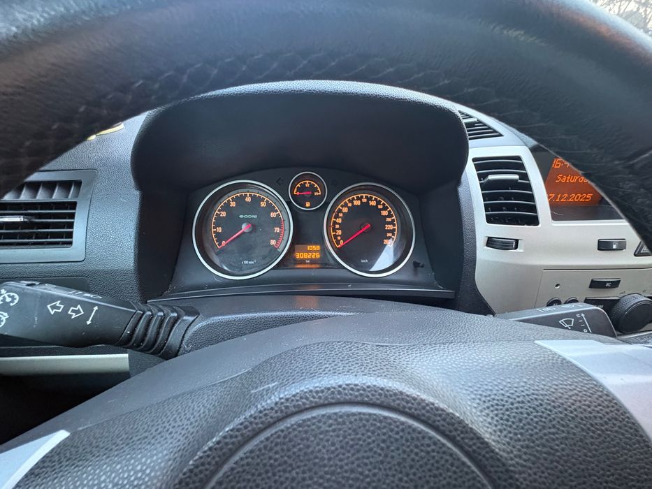 Продавам автомобил