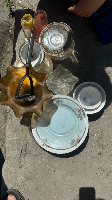 Бесплатно дам посуды кому надо