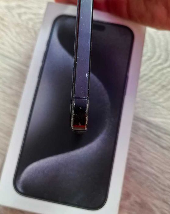 продам iphone 15 pro max 1Tb (пятна на экране)