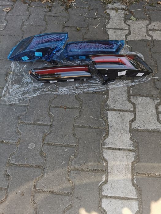 Vand set stop spate stanga / dreapta  noi, lamborghini urus