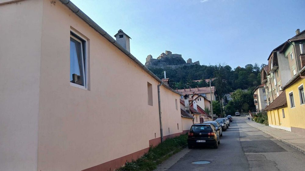 Casă Deosebită de Vânzare în Rupea – Priveliște Spectaculoasă spre Cetate și Confort Modern