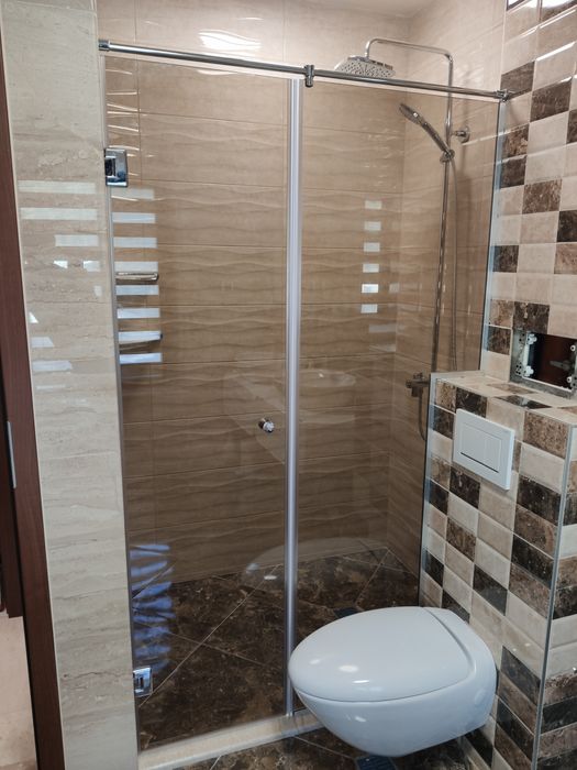 Душ кабини и паравани по поръчка