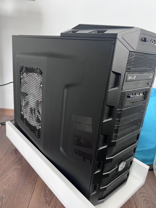Продавам кутия Cooler Master HAF 922