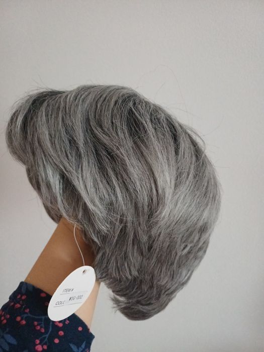 Perucă scurtă, Gri argintiu, fibră sintetică cu aspect natural
