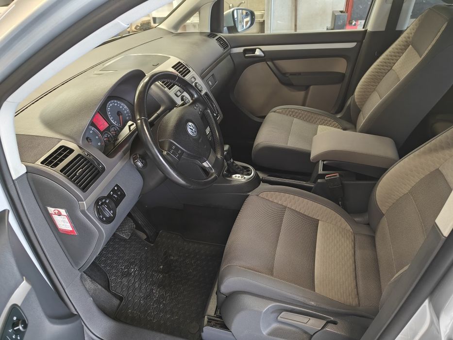Vând vw  cross touran 7locuri  1.4 tsi  cutie viteze automată
