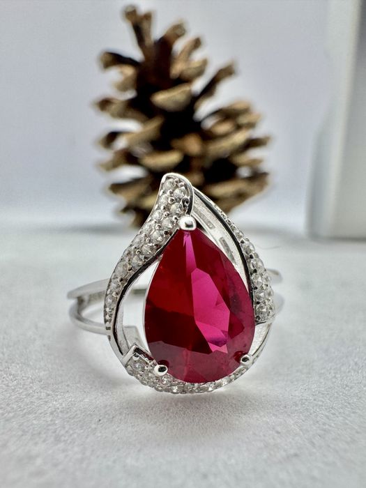Сребърен пръстен със синтетичен рубин