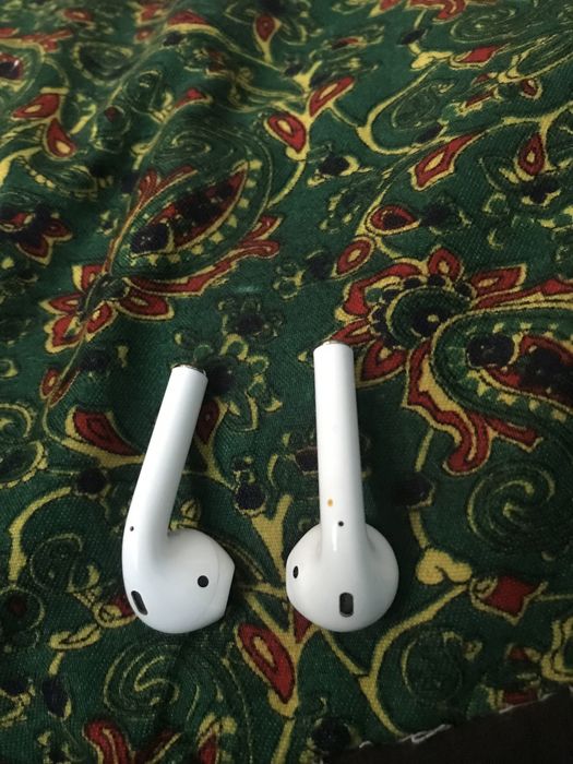 Продаю airPods  хорошие