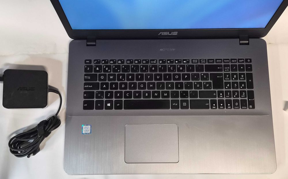 Laptop Asus Model R702U Grey