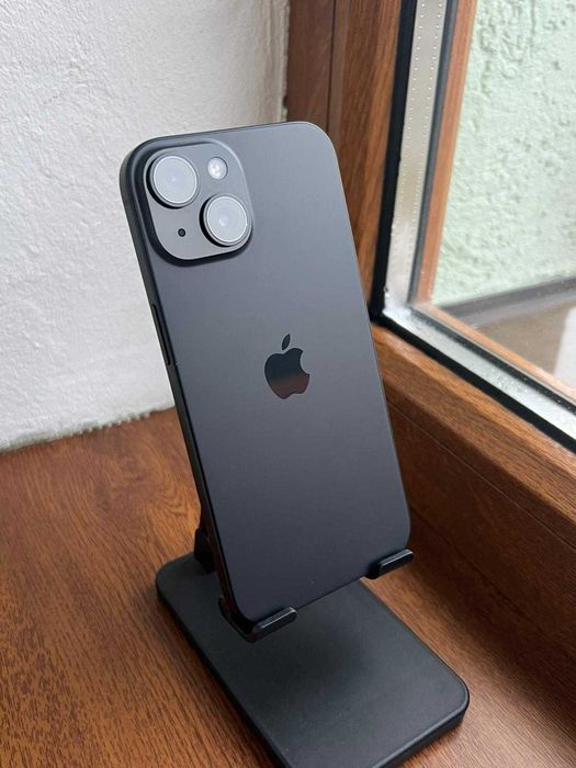 Vând iPhone 15,  în stare impecabilă