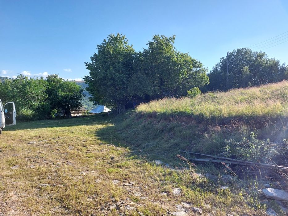 Vand teren intravilan si casa