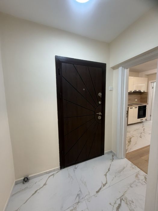 Тристаен апартамент, тухла, площад Левски