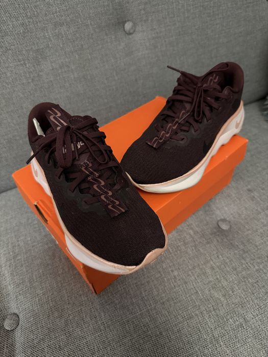 Маратонки Nike Motiva