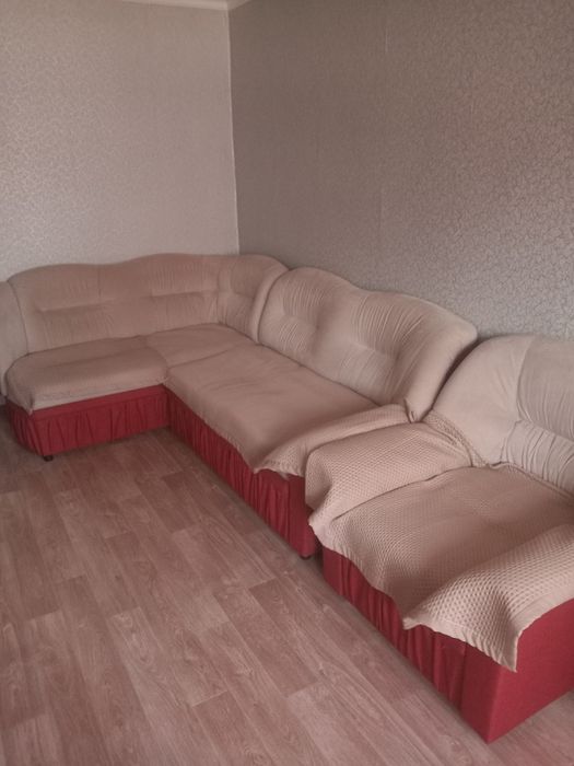 Продам угловой диван с креслом