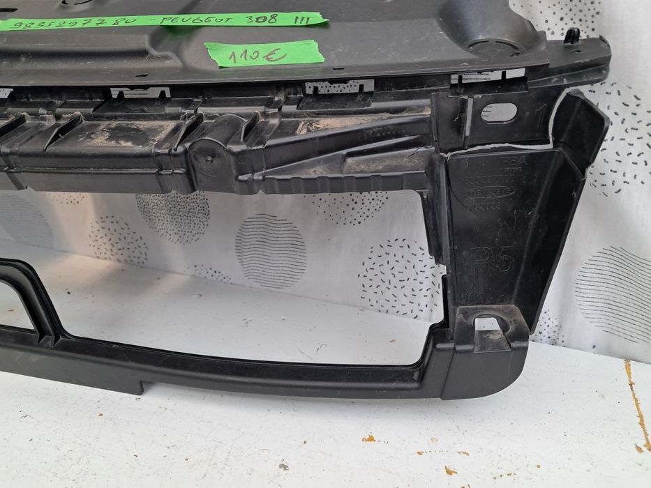 Решетка радиатор  Peugeot 308 /3