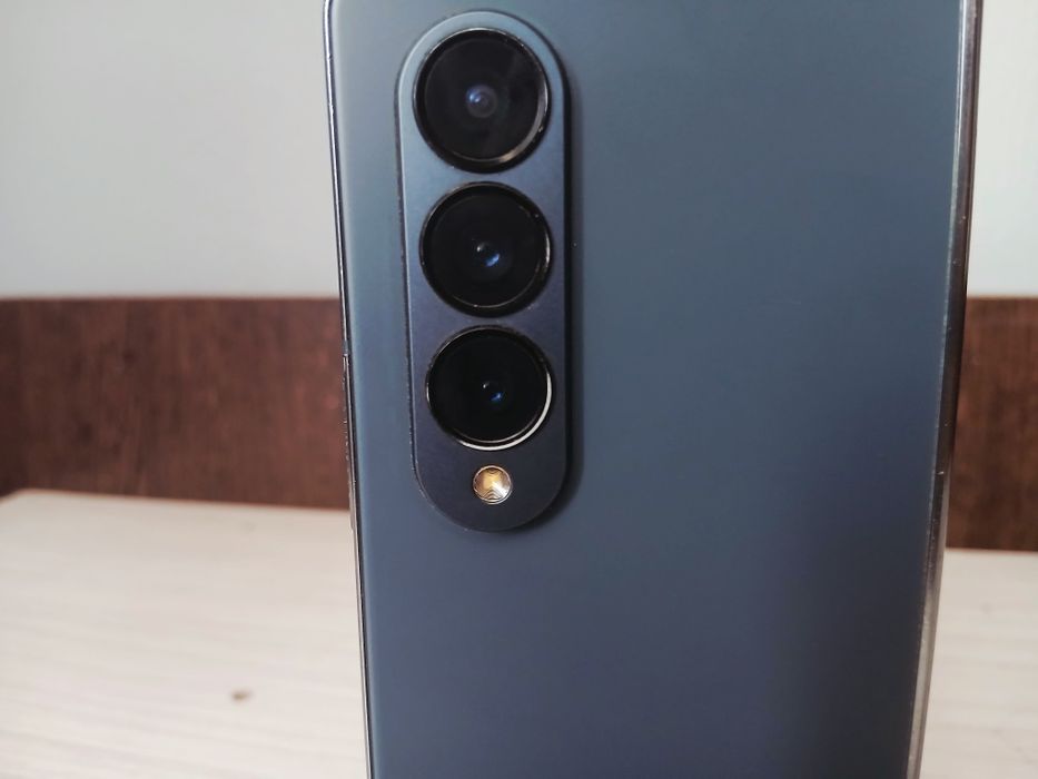 Samsung Galaxy Z Fold 4 - Piese / Ecranul pliabil defect