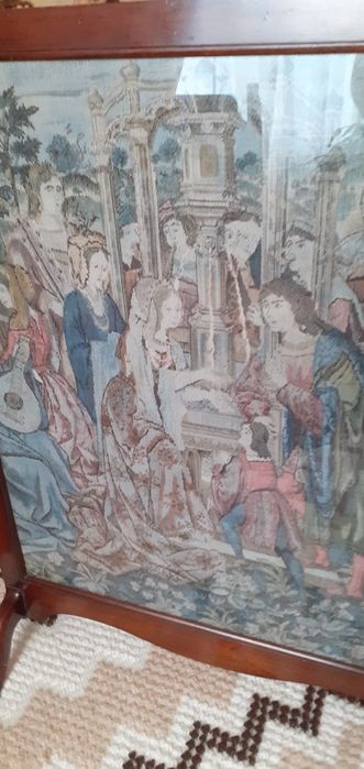 Антикварна дървена рамка с гоблен