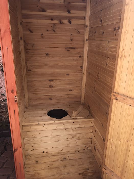 Wc/toaleta de curte din lemn
