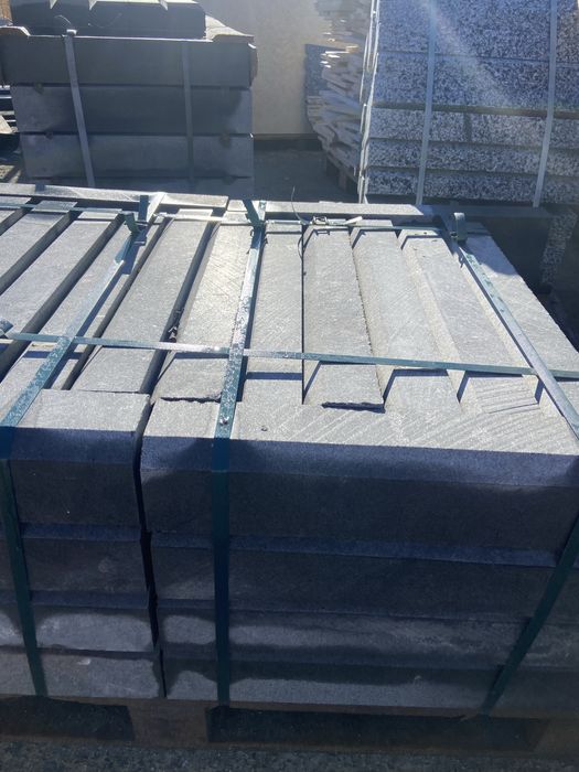 Бордюр от черен гранит 50/10/8 см