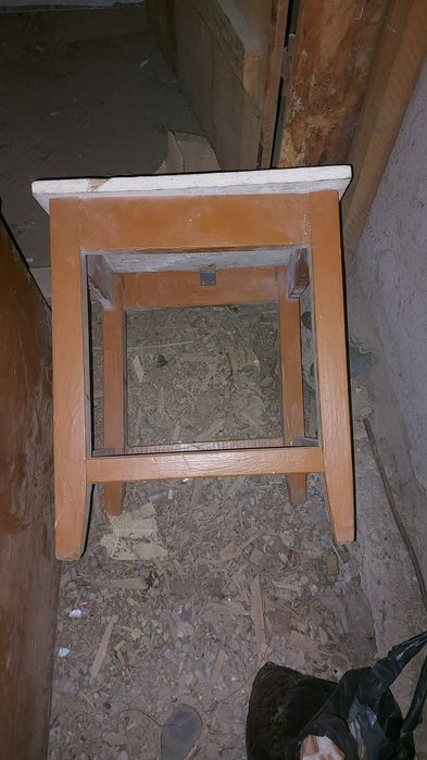 Продаю табурет деревянный