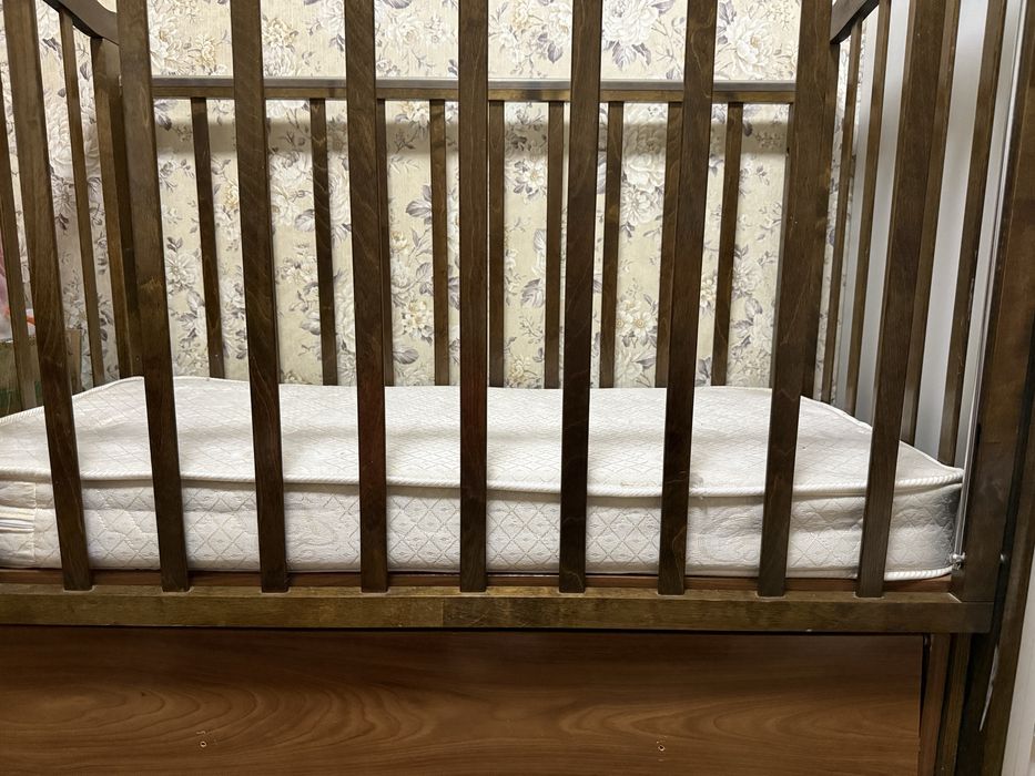 Продам детскую кроватку