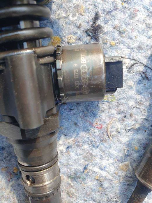 Injectoare vw golf 5 skoda 2 touran 2.0 BKD