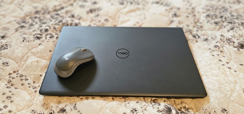 Изключително запазен Лаптоп DELL