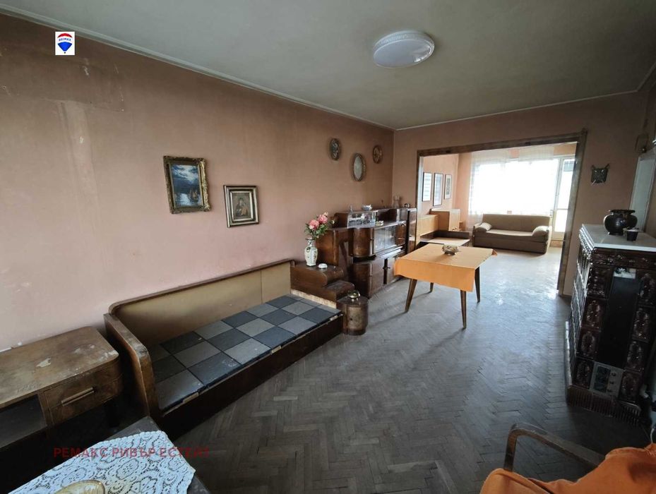 Тристаен апартамент за продаба кв. Широк център