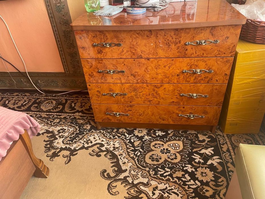 Продам спальный гарнитур